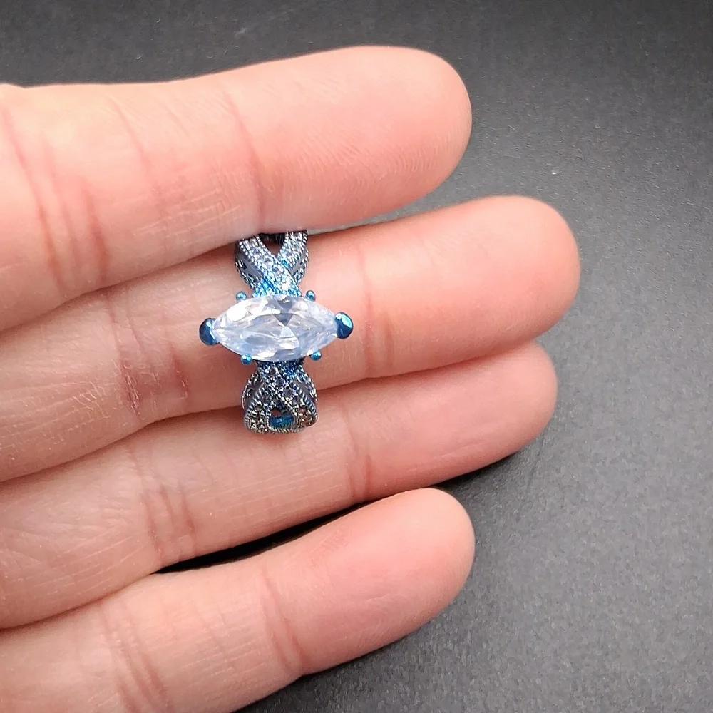 NWT Beautiful Art Deco Boho Blue 7 Sparkly Ring!!